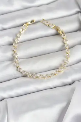 Kare Zirkon Taşlı Gold Renk Pirinç Su Yolu Kadın Bileklik