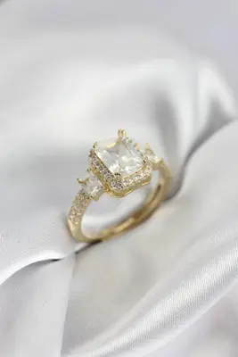 Gold Renk Kare Baget Zirkon Taşlı Tek Taş Model Kadın Yüzük