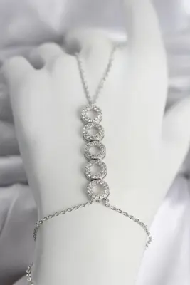 Pirinç Gümüş Renk Zirkon Taşlı Sıralı Halka Model Kadın Şahmeran