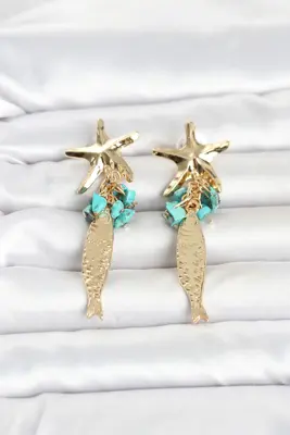 Deniz Yıldızı ve Balık Detaylı Mavi Taşlı Gold Renk Kadın Küpe