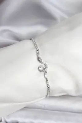Yılan Model Zirkon Taşlı Gümüş Renk Pirinç Su Yolu Kadın Bileklik