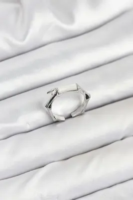 Pirinç Gümüş Renk Kemik Model Kadın Yüzük