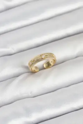 Pirinç Gold Renk Zirkon Taşlı Kutup Yıldızı Model Kadın Yüzük