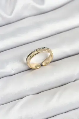 Pirinç Gold Renk Sıralı Zirkon Taşlı Kutup Yıldızı Model Kadın Yüzük