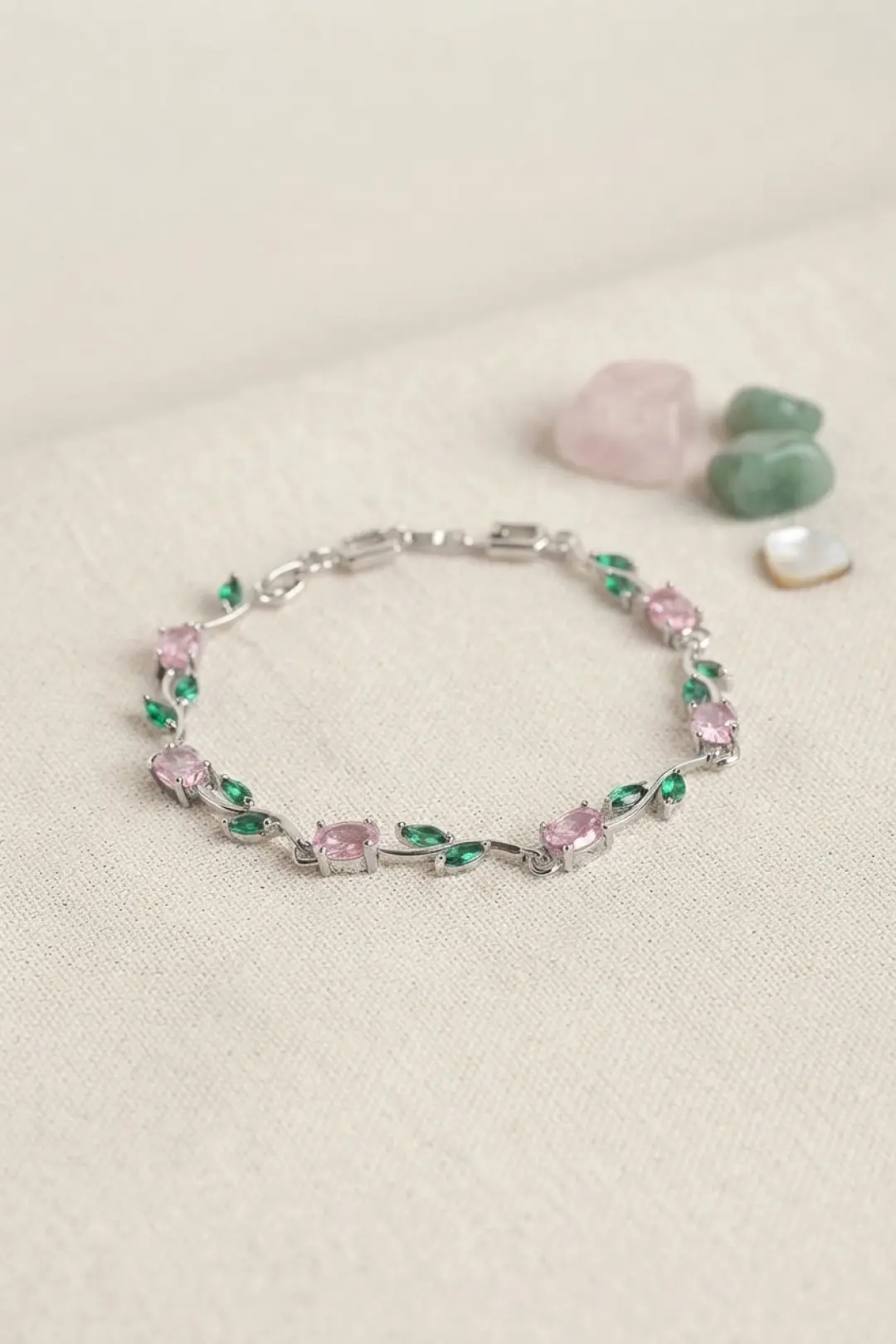 Pirinç Gümüş Renk Pembe Zirkon Taşlı Çiçek Model Kadın Bileklik
