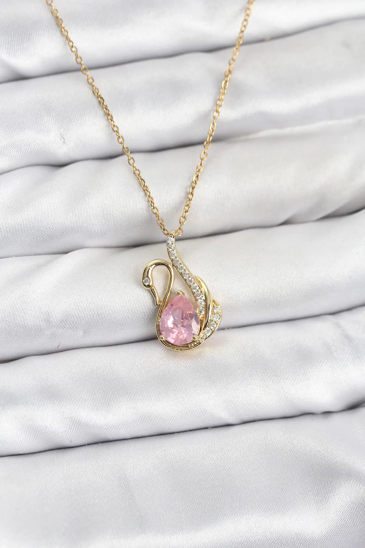 316L Çelik Zincir Gold Renk Pembe Kuğu Model Zirkon Taşlı Kadın Kolye
