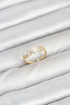 Pirinç Gold Renk Zirkon Taşlı İncili Model Kadın Yüzük