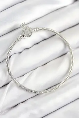Pirinç Charm Zirkon Taşlı Taç Model Gümüş Renk Kadın Bileklik
