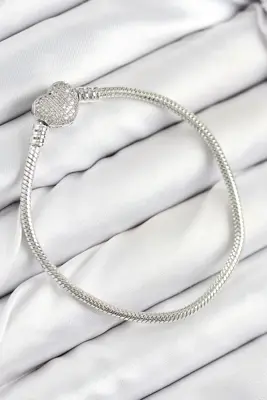 Pirinç Charm Zirkon Taşlı Kalp Model Gümüş Renk Kadın Bileklik