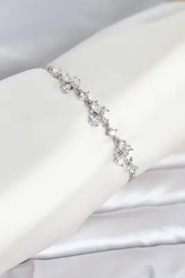 Gümüş Renk Pirinç Kelebek Model Asansörlü Model Kadın Bileklik