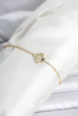 Pirinç Gold Renk Zirkon Taşlı Yonca Model Su Yolu Kadın Bileklik