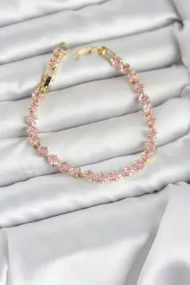 Pembe Kare Zirkon Taşlı Gold Renk Pirinç Su Yolu Kadın Bileklik
