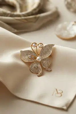 Zirkon Taşlı Gold Renk Kelebek Model Broş
