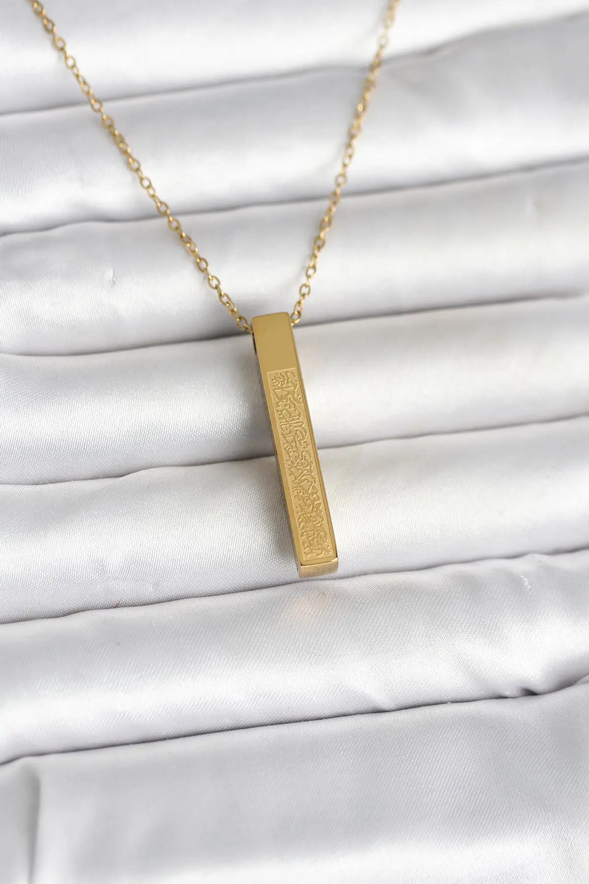 316L Çelik Gold Renk Ayetel Kürsi Yazılı Bar Çubuk Kolye