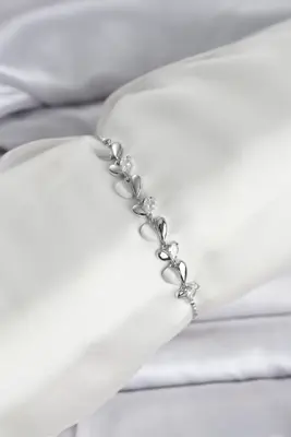Gümüş Renk Zirkon Taşlı Sıralı Damla Model Asansörlü Kadın Bileklik