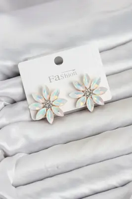 Beyaz Renk Kristal Taşlı Lotus Çiçek Model Kadın Küpe