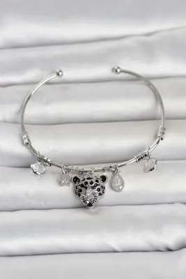 Pirinç Gümüş Renk Leopar Detaylı Charmlı Kadın Bileklik